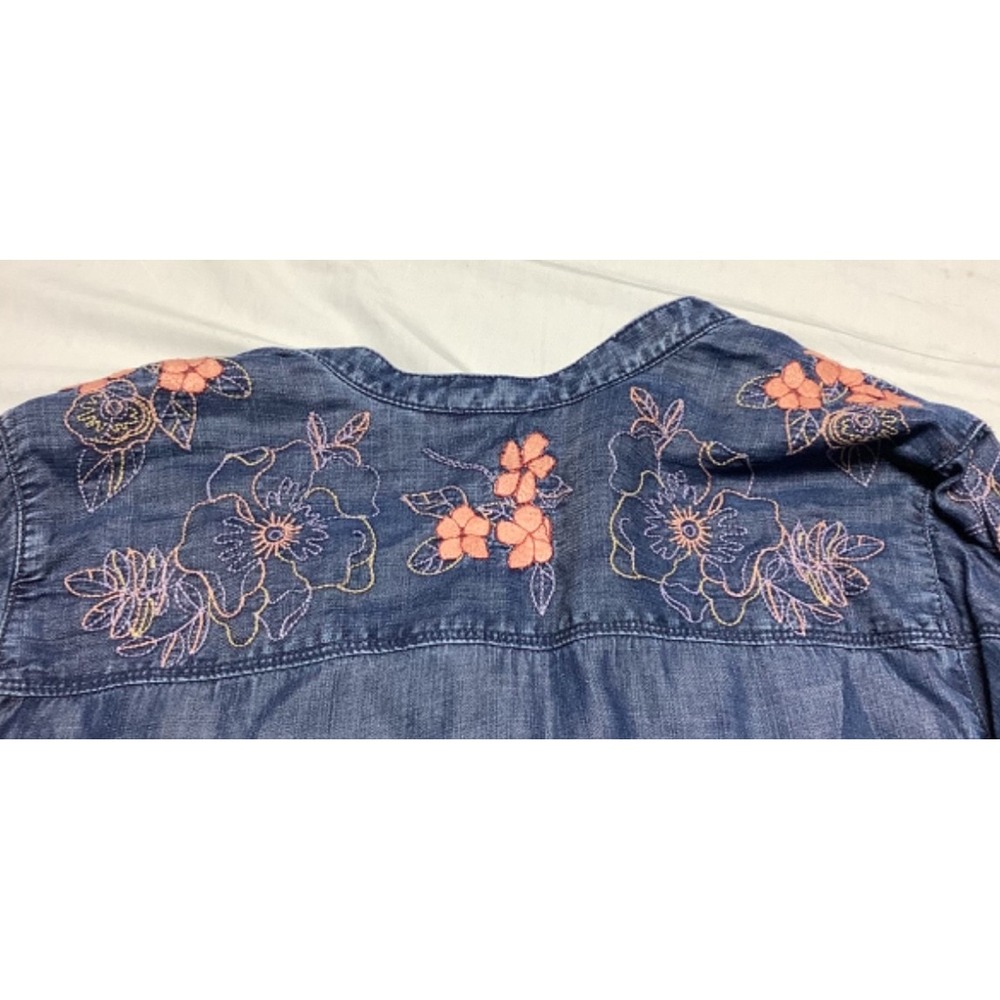 CHICO'S Touch of Cool Embroidered Denim Blouse Shirt Button front 2  US 12 - Picture 5 of 8